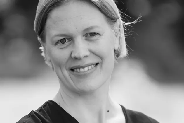 Black and white photo of Annika Fredén. Photo.