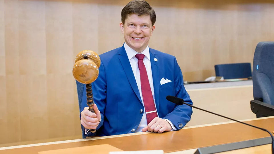 Photo of the speaker of the Swedish Parliament, Andreas Norlén.