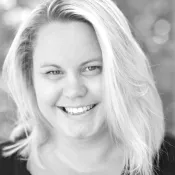 Black and white photo of Hanna Bäck. Photo.